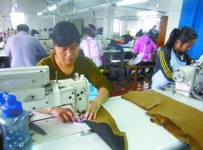 回乡办厂富乡邻——一间服装加工厂的乡村振兴故事
